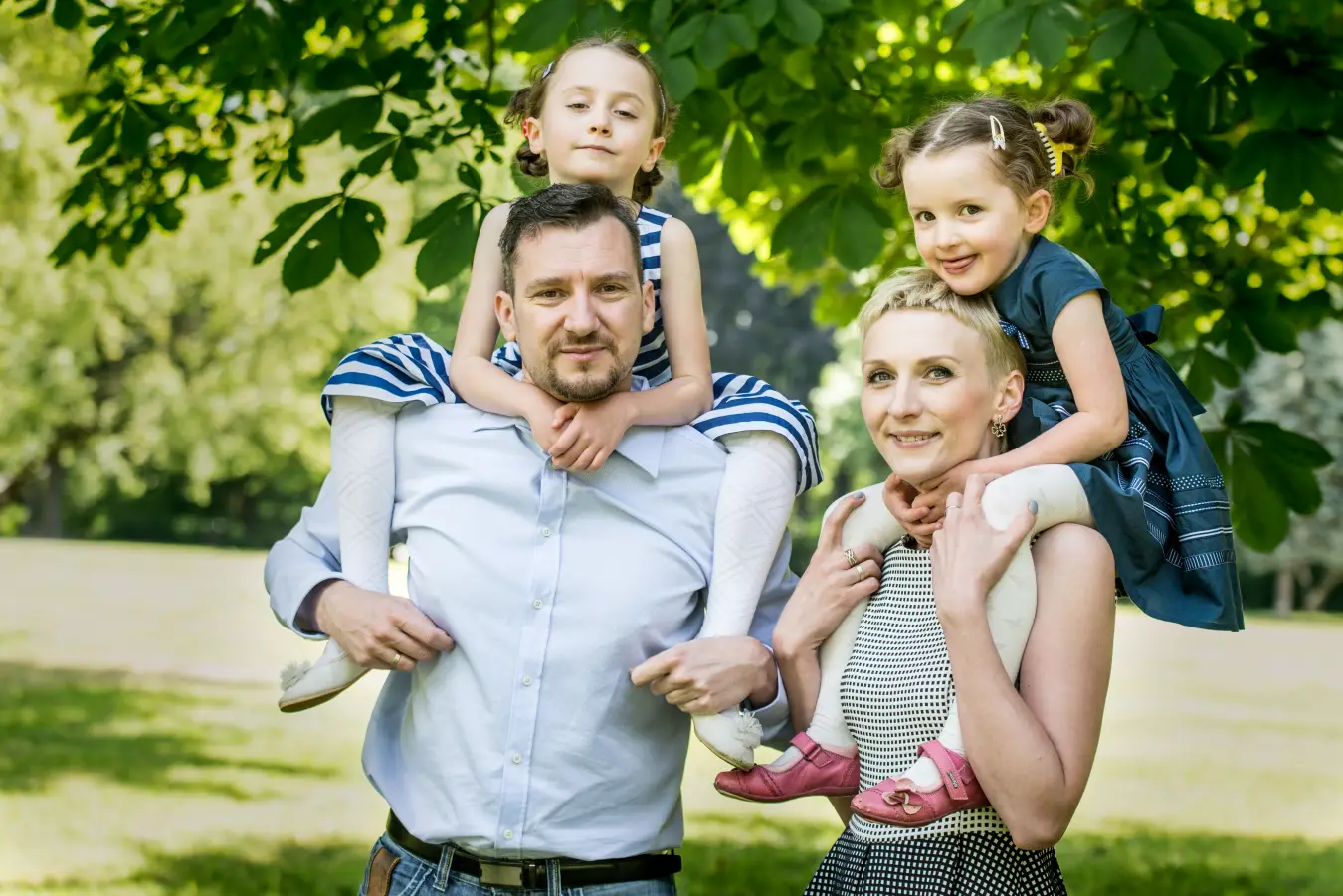 Portret rodziny w parku w Łodzi